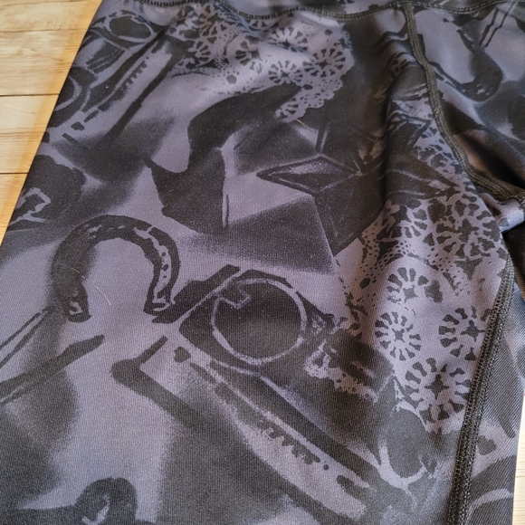 Betsey Johnson Performance Cropped Leggings | Activewear | Yoga Pants - Picture 6 of 16